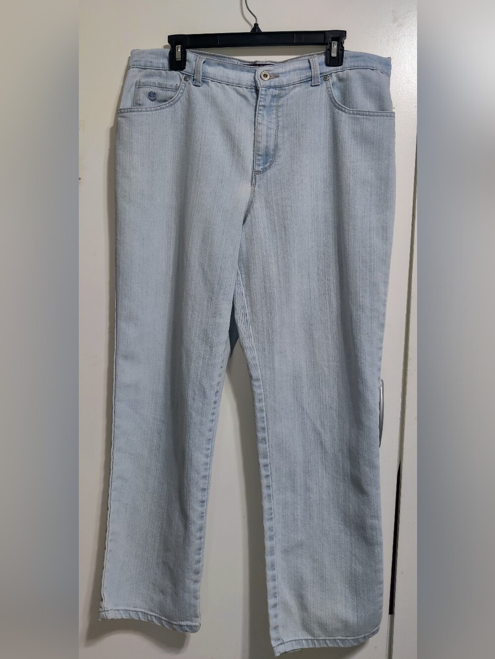 Gloria Vanderbilt Light Wash Straight Leg Women’s Jeans